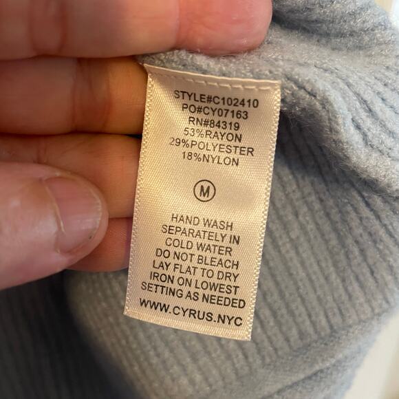 Cyrus light blue, ribbed V-neck sweater size medium - Picture 11 of 15
